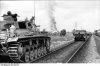 bundesarchiv bild 101i-209-0063-17 lettland aiviekste panzer iii an bahnstrecke