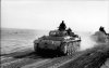 bundesarchiv bild 101i-783-0109-11 nordafrika panzer iii in fahrt